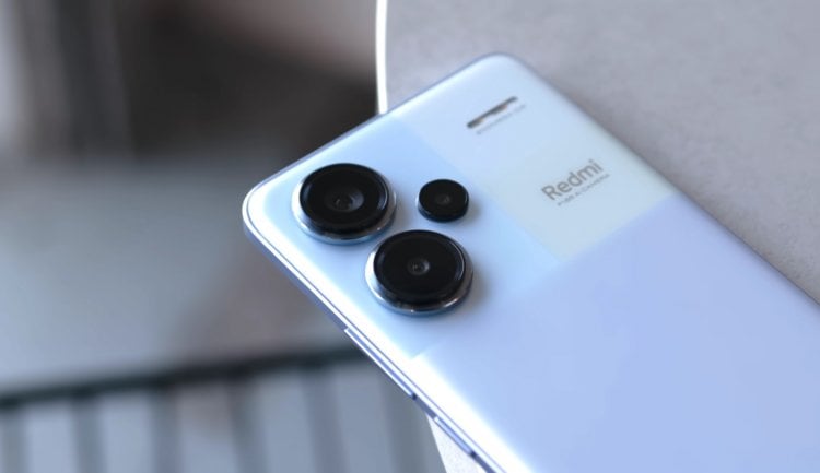 ¿Cuál es la diferencia entre los teléfonos Redmi? Bajo la marca Redmi, se lanzan teléfonos inteligentes económicos y autos de gama media fuertes con énfasis en las cámaras. Foto: Lim Reviews. Foto.