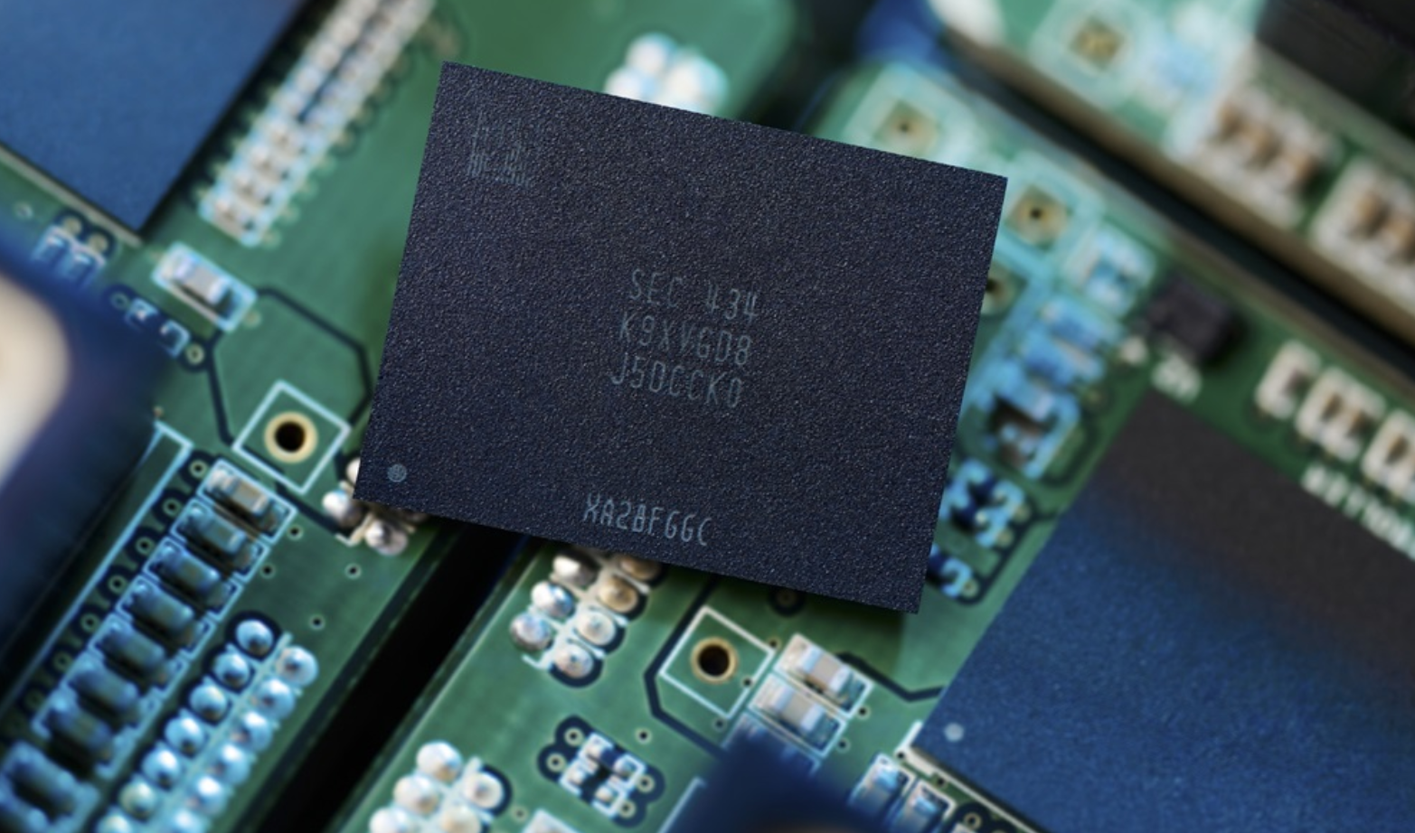 Samsung comienza la producción en masa de la memoria QLC V-NAND de 9ª generación